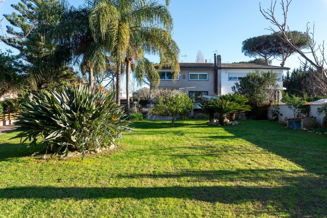 Villa in Infernetto, Rome, Lazio 3 - 17328333