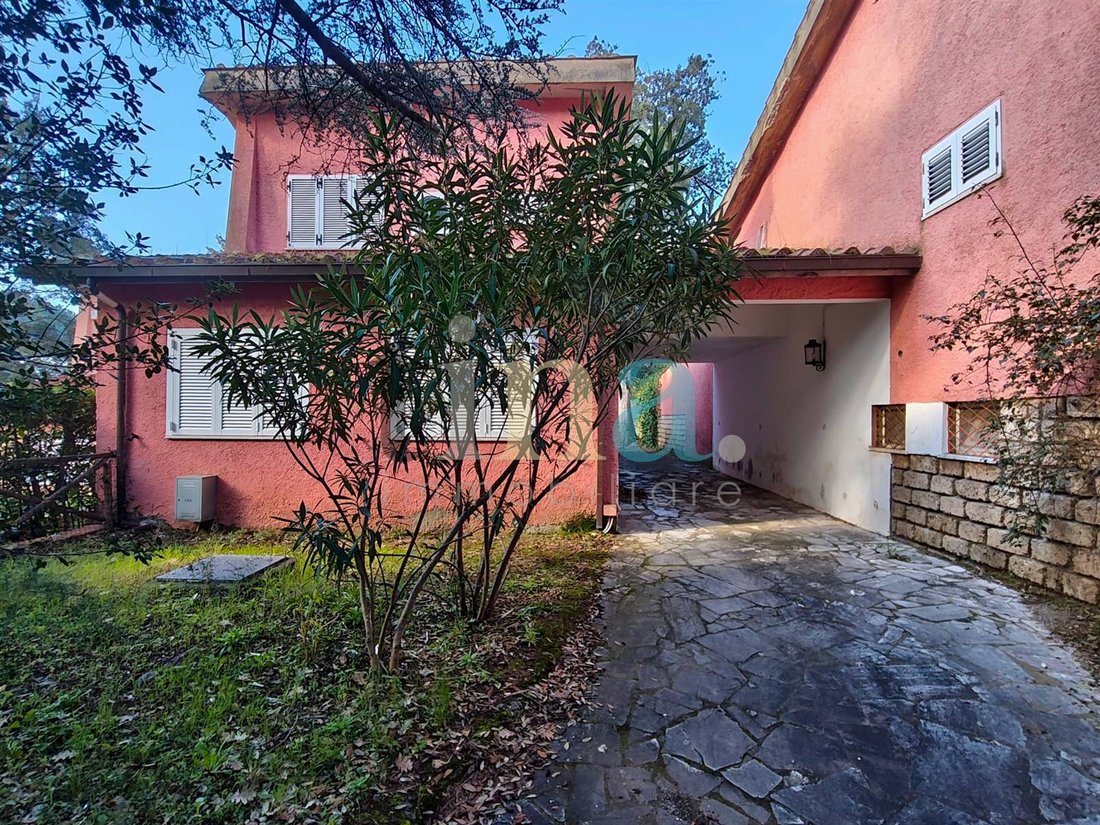 Villa in Castle of Castiglione, Castiglione della Pescaia, Tuscany 1 - 17326175