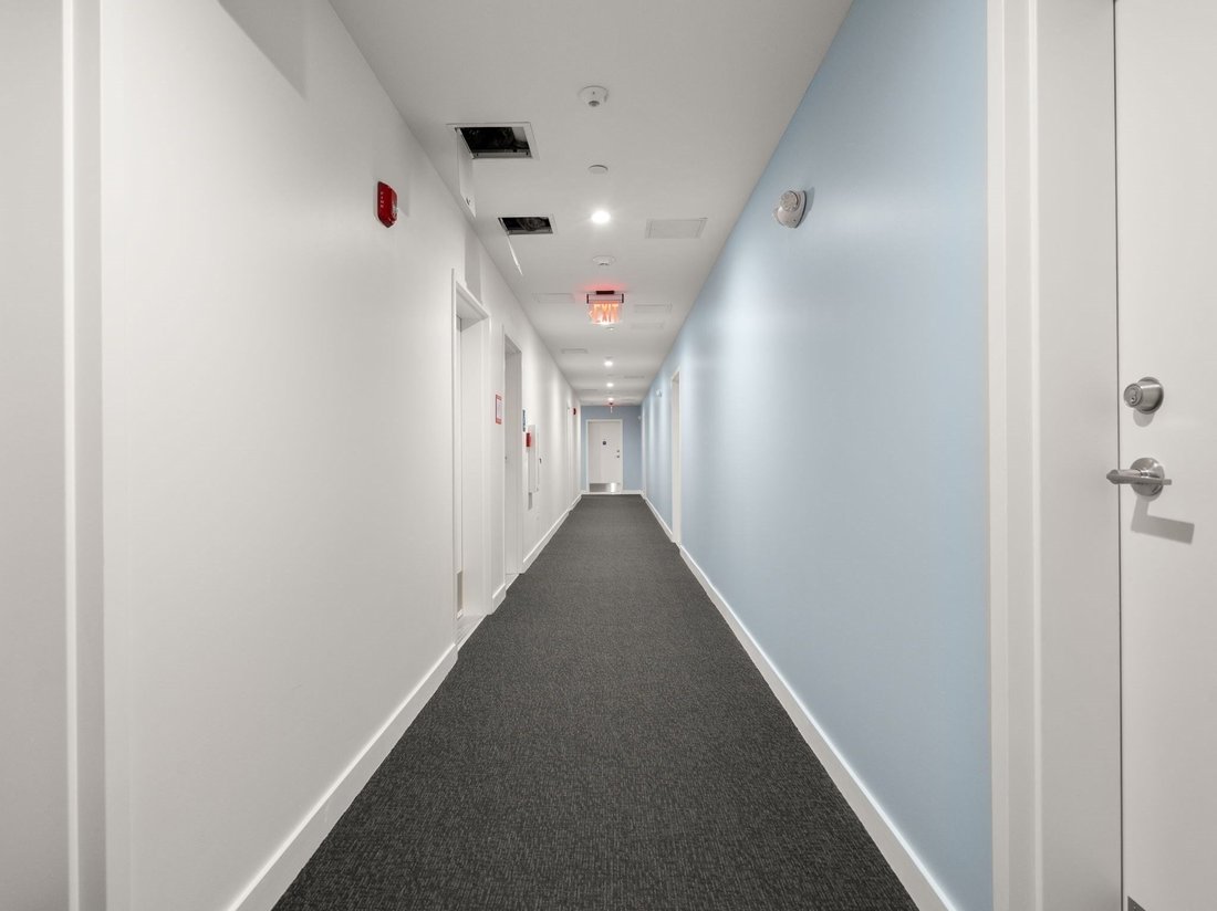 Condo in Newton, Massachusetts, United States 3 - 17330427