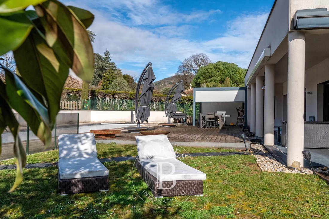 Estate in Saint-Cyr-au-Mont-d'Or, Auvergne-Rhône-Alpes, France 4 - 17327980