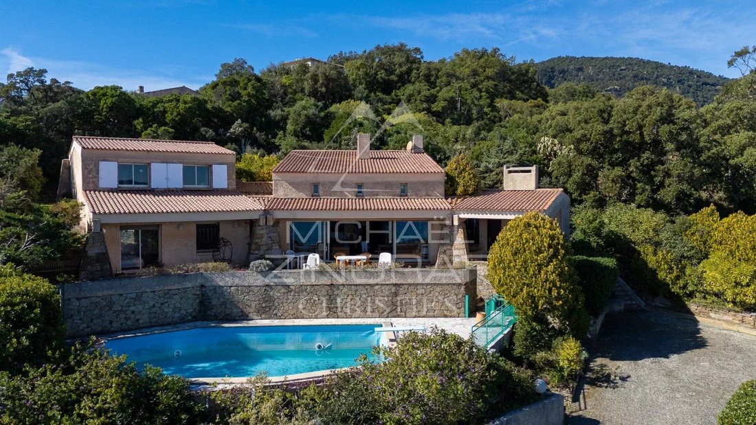 Villa in Nord, Cavalaire-sur-Mer, France 2 - 17325121
