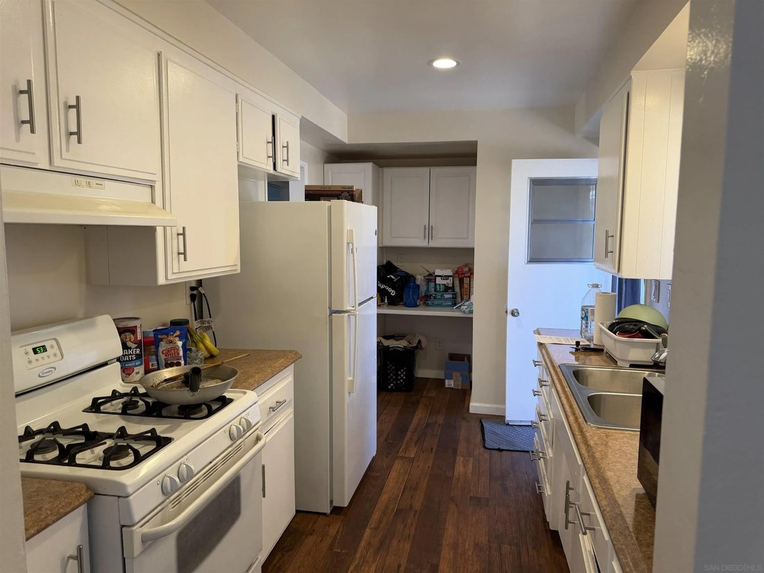 Escondido, California, United States 3 - 17326262