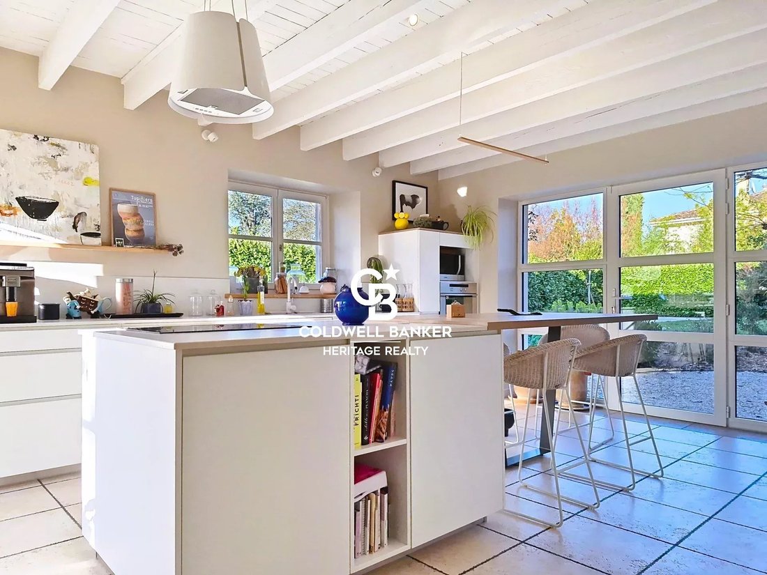 Estate in Arrondissement of Villefranche-sur-Saône, Auvergne-Rhône-Alpes, France 5 - 17325094