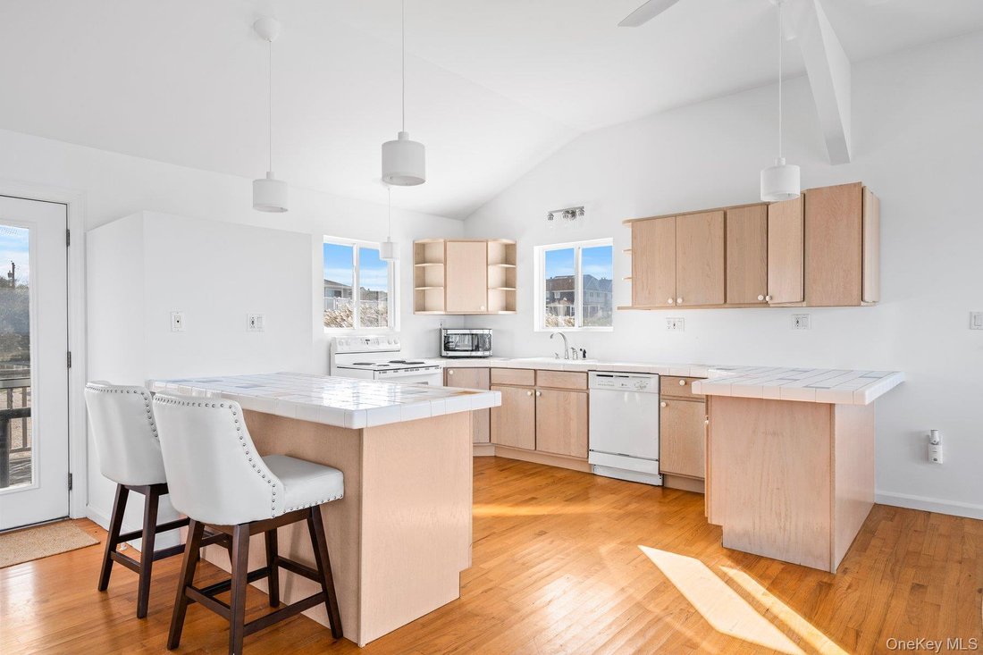 Apartment in Westhampton Beach, New York, United States 4 - 17324602