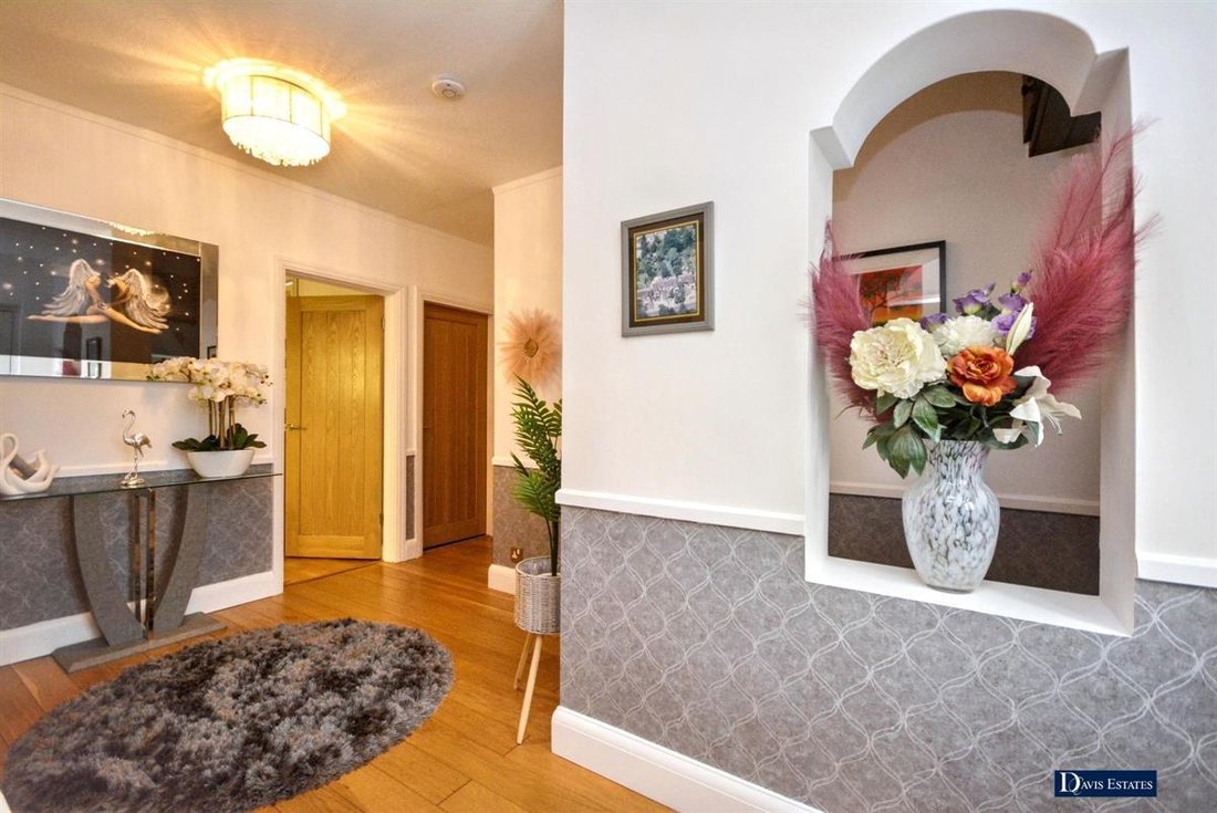 Bungalow in Ardleigh Green, Romford, England 5 - 17326068