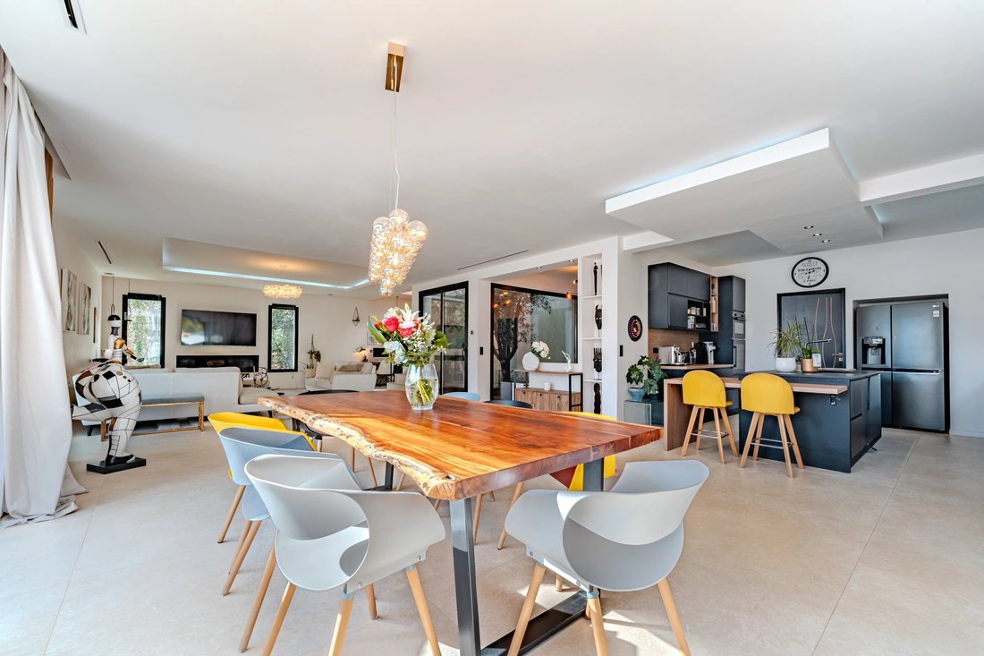Villa in Nord, Roquefort-les-Pins, France 4 - 17308535