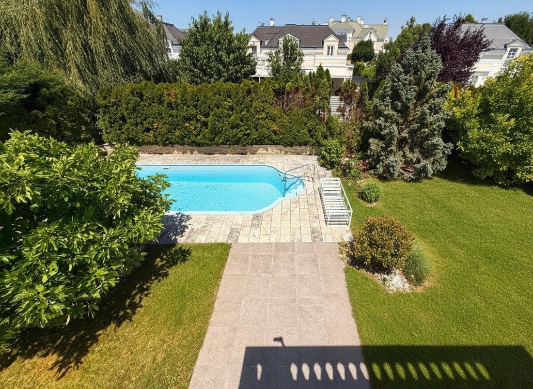 Leben Wie Im Resort: Villa In Fontana Mit 6 Zimmern, Garten, Balkon & Exklusivem Flair