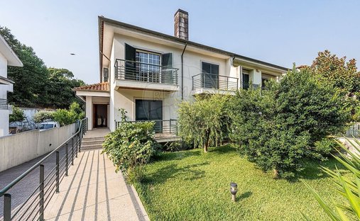 Villa in Braga (Maximinos, Se e Cividade), Braga, Portugal 1