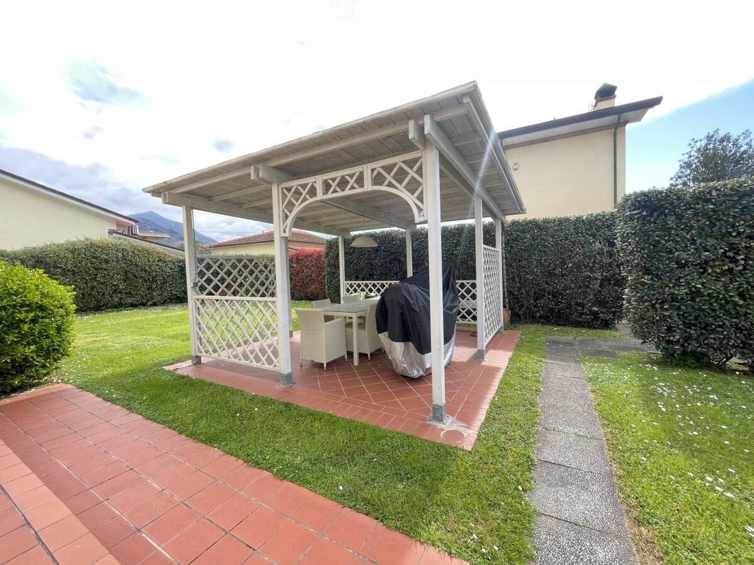 Villa in Pietrasanta, Tuscany, Italy 4 - 15829622