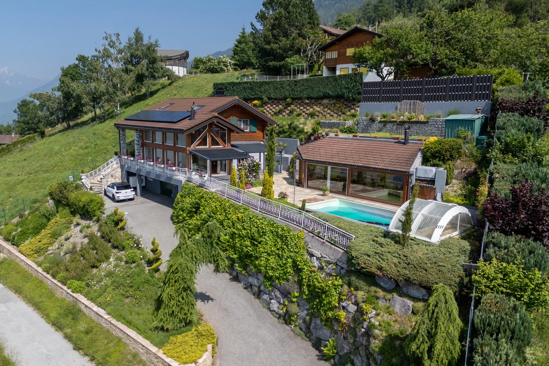Panoramic View &Amp; Alpine Elegance With Swimming Pool