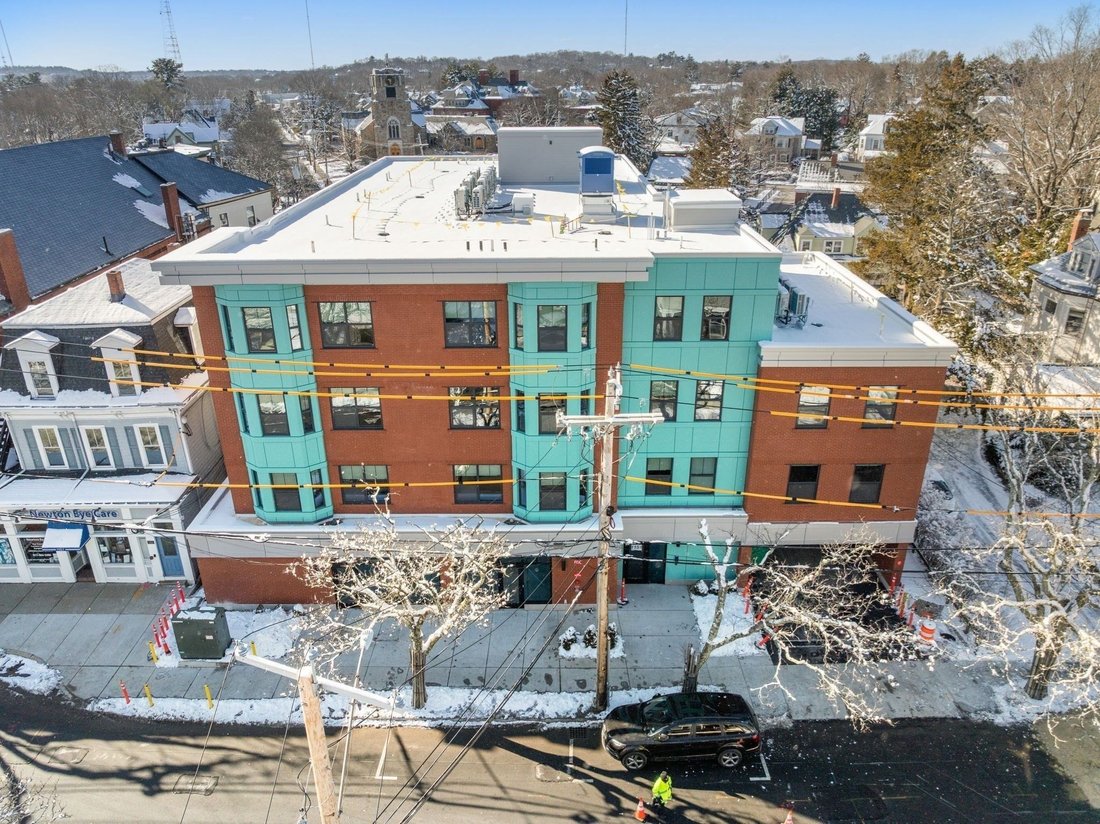 Condo in Newton, Massachusetts, United States 2 - 17330425