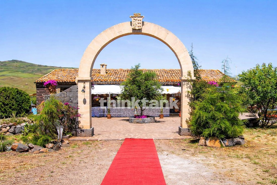 Villa in Vizzini, Sicily, Italy 1 - 16198747