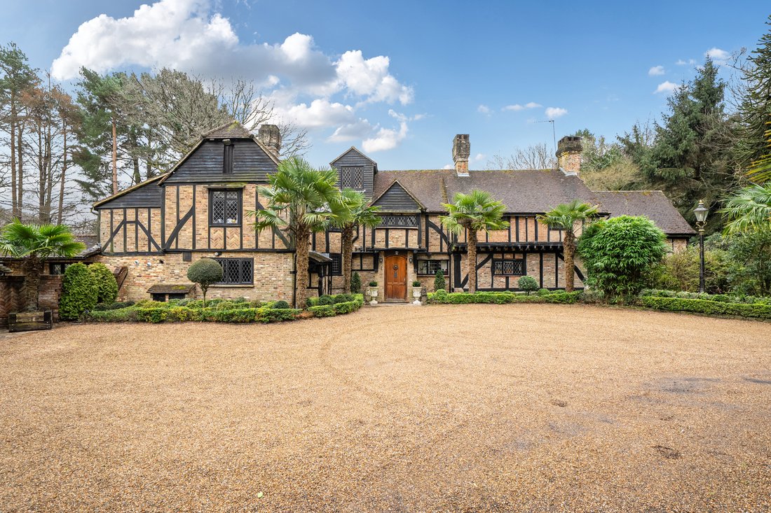 House in Reigate and Banstead, England 1 - 17329401