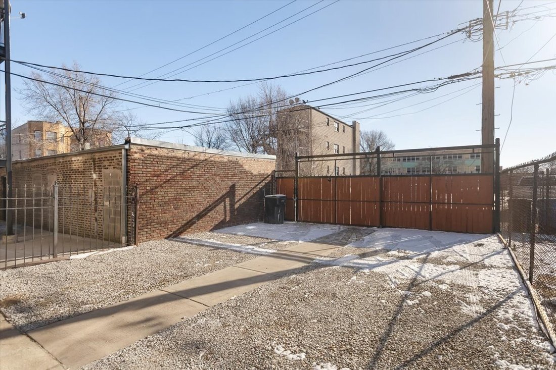 Chicago, Illinois, United States 4 - 17327227