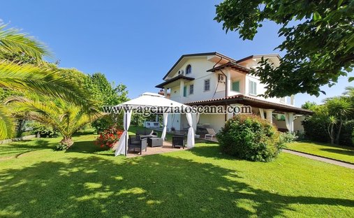 Villa in Center, Forte dei Marmi, Tuscany 1