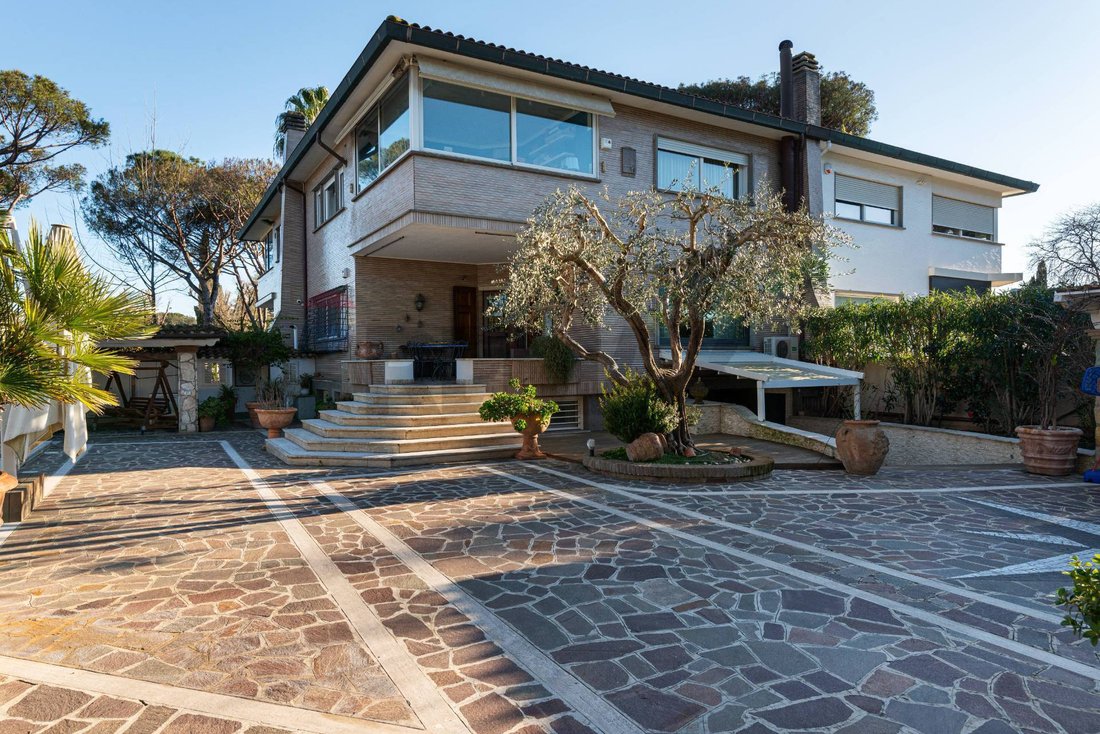 Villa in Infernetto, Rome, Lazio 4 - 17328333