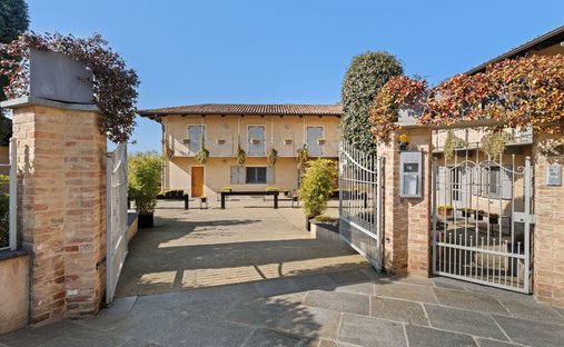 Casa en La Morra, Piamonte, Italia 1