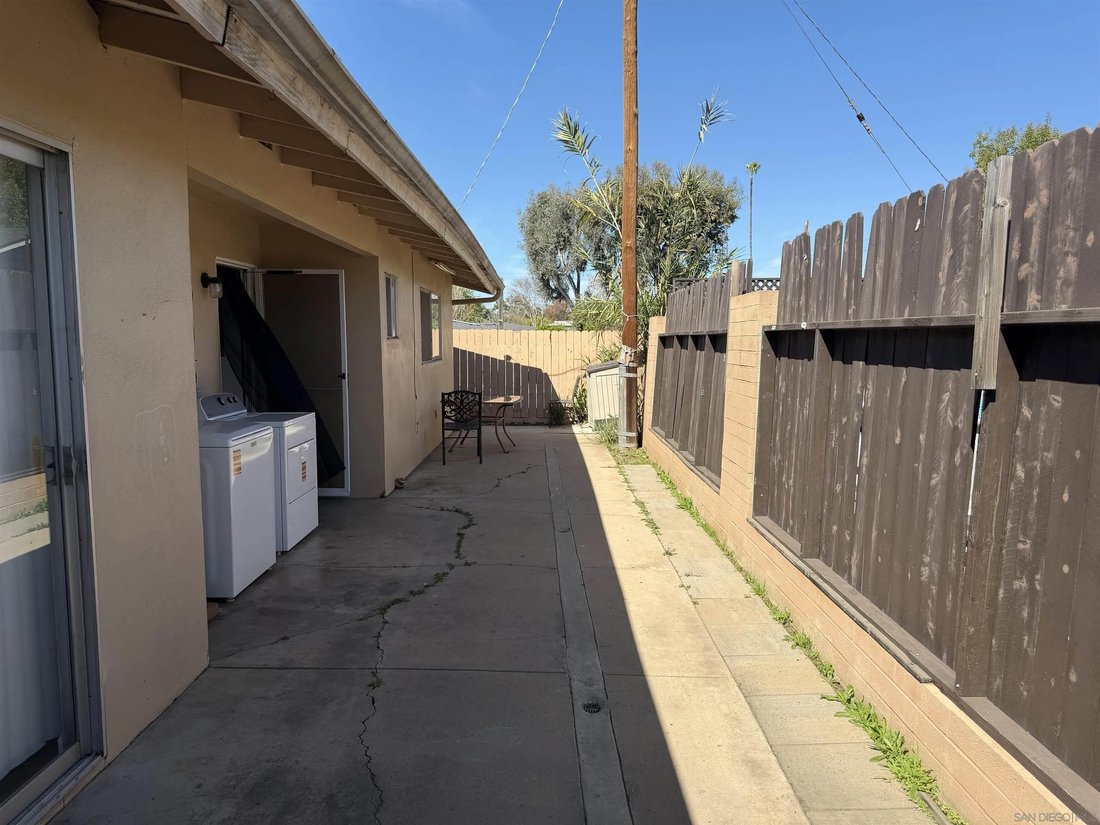 Escondido, California, United States 5 - 17326262