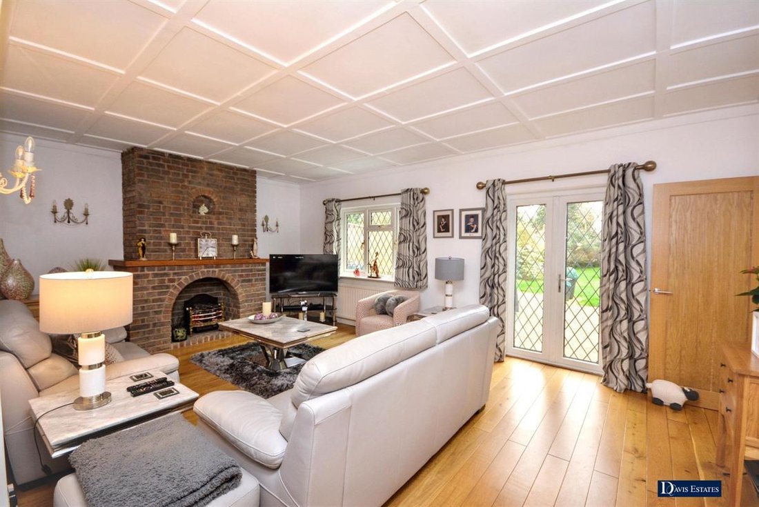 Bungalow in Ardleigh Green, Romford, England 2 - 17326068
