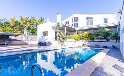 Villa in Elx / Elche, Valencian Community, Spain 1