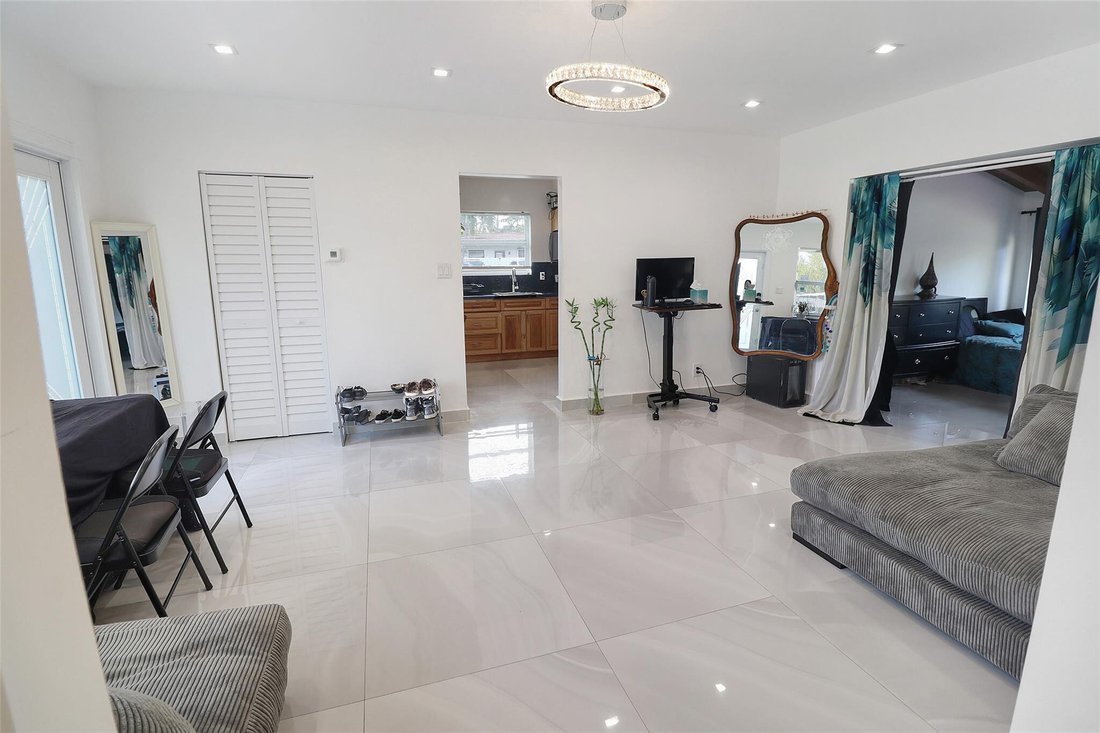 Fort Lauderdale, Florida, United States 2 - 17327432