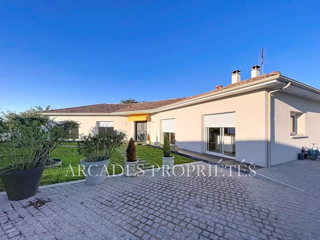 House in Izon, Nouvelle-Aquitaine, France 2 - 17327763