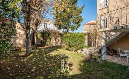 House in Sainte-Foy-lès-Lyon, Auvergne-Rhône-Alpes, France 1