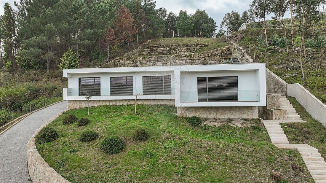 Villa in Povoa de Lanhoso (Nossa Senhora do Amparo), Braga, Portugal 1 - 17329484