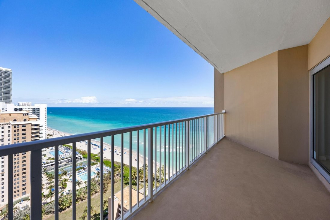 Condo in Hallandale Beach, Florida, United States 2 - 17329917