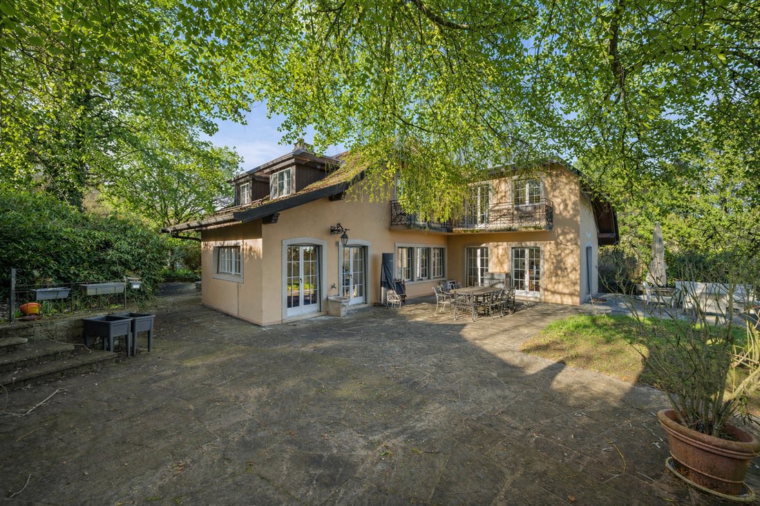 Superb Property In A Green Setting With Lake View In Aubonne
