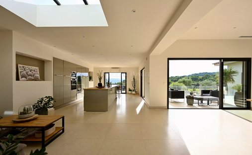 Villa in Centre Ville, Laudun-l'Ardoise, France 1