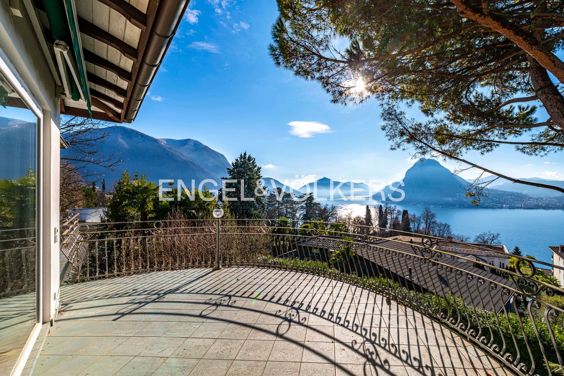 Prestigious Period Villa With Lake View