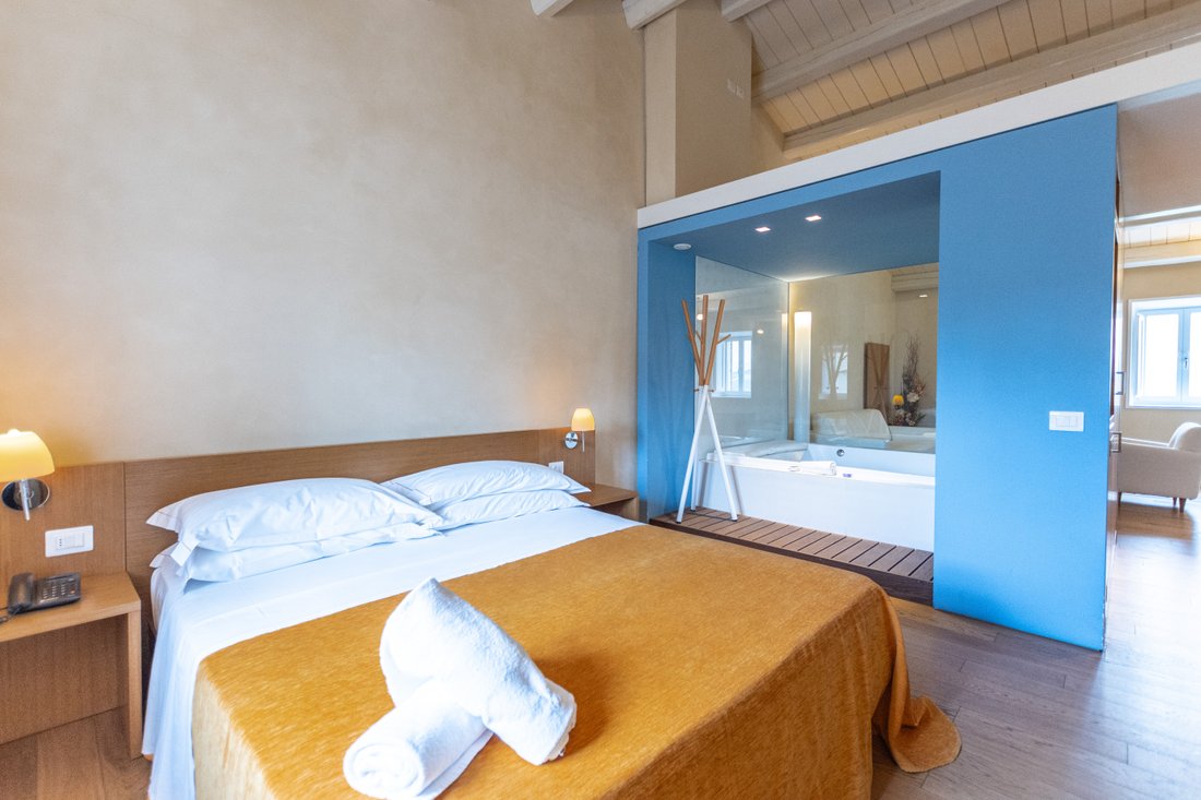 Estate in Staffolo, Marche, Italy 3 - 14296786