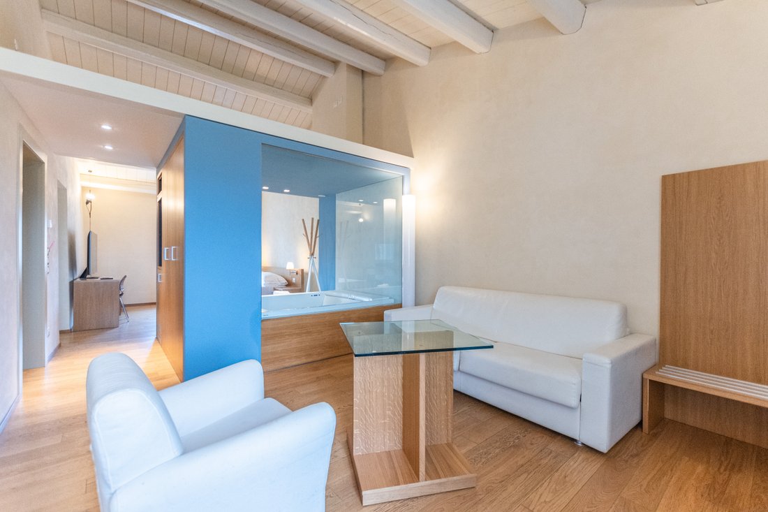 Estate in Staffolo, Marche, Italy 5 - 14296786