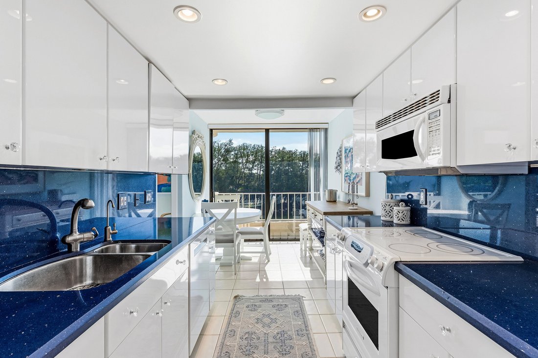 Condo in Palm Beach, Florida, United States 4 - 17330466