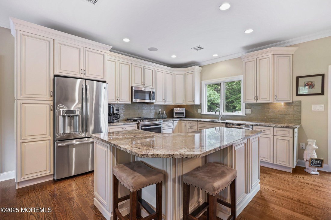 House in Freehold Township, New Jersey, United States 3 - 17330839
