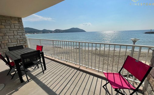 Apartment in Saint-Cyr-sur-Mer, Provence-Alpes-Côte d'Azur, France 1