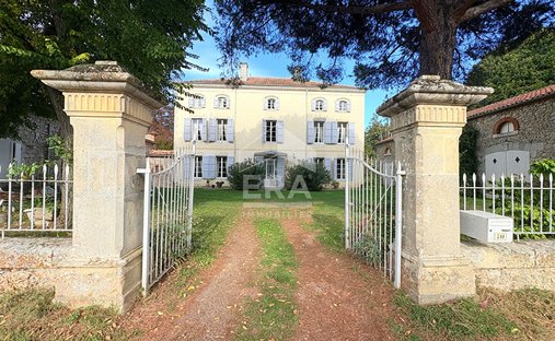 Villa in École Paul Bert-Lycée Bernard Palissy, Agen, France 1