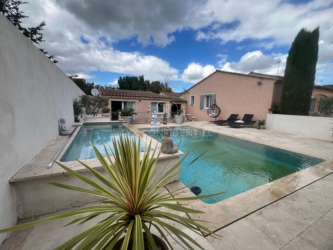 Villa in Saint-Rémy-de-Provence, Provence-Alpes-Côte d'Azur, France 1 - 17330697