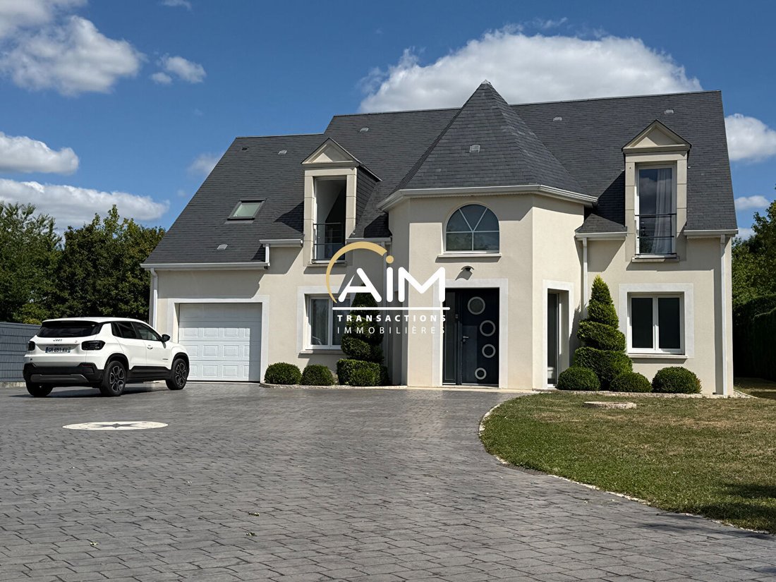 Villa in Saint-Cyr-sur-Loire, Centre-Val de Loire, France 1 - 17330659