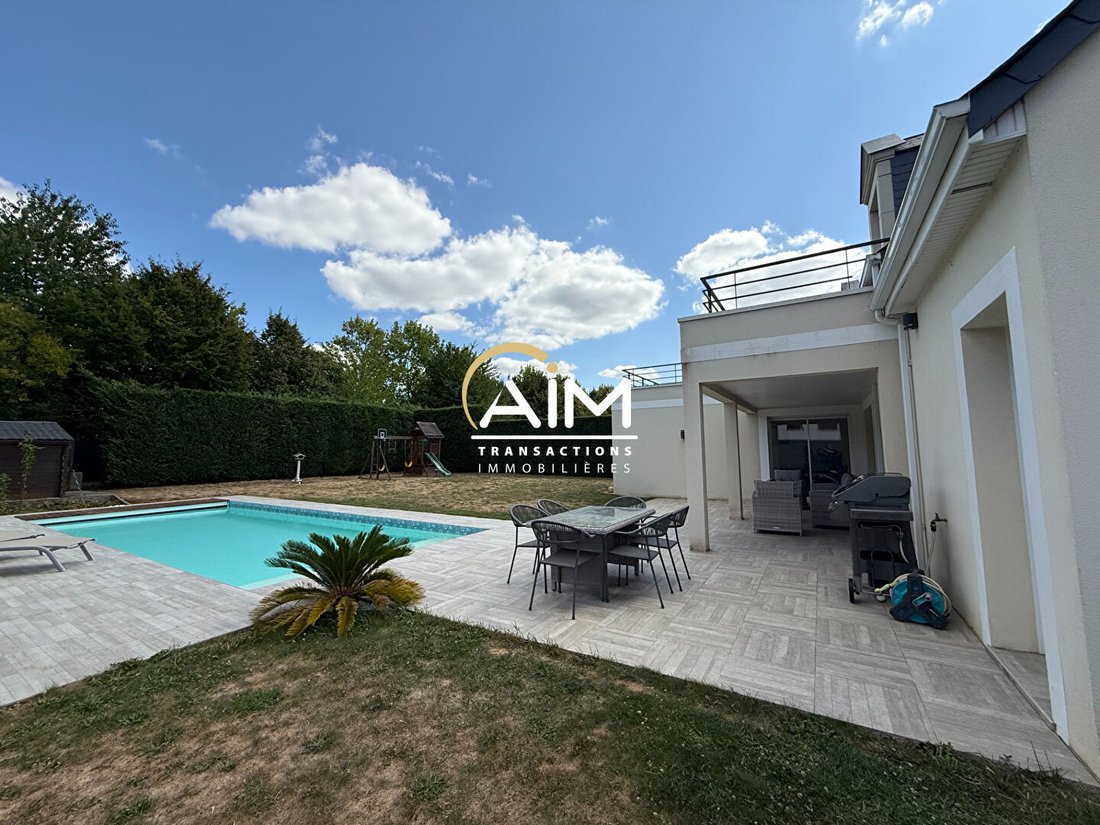 Villa in Saint-Cyr-sur-Loire, Centre-Val de Loire, France 5 - 17330659