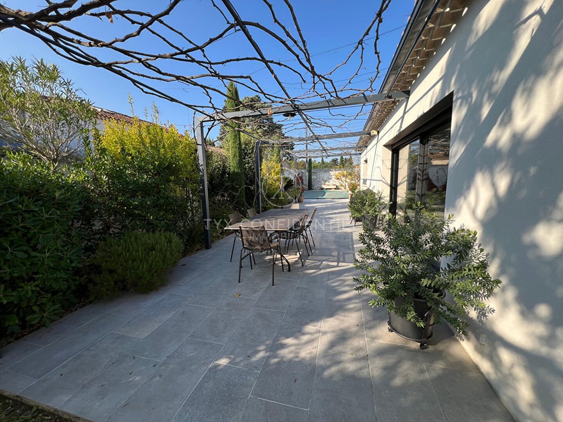 Villa in Saint-Rémy-de-Provence, Provence-Alpes-Côte d'Azur, France 3 - 17330731