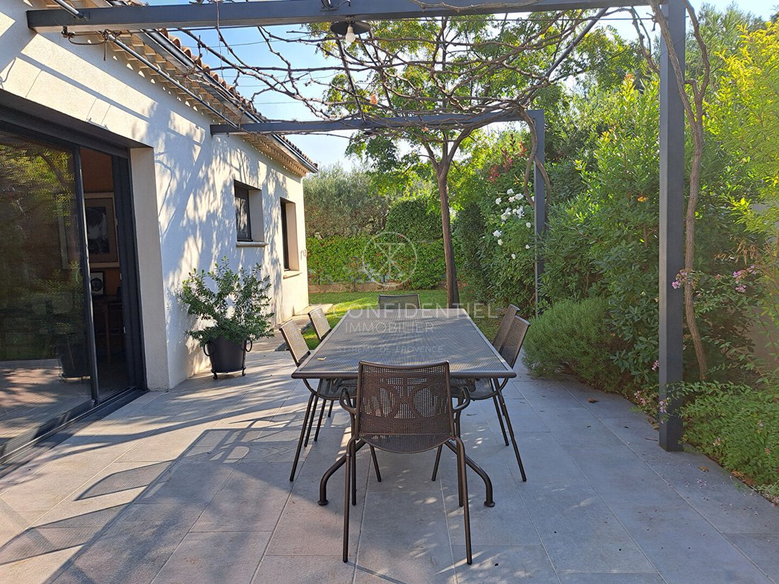 Villa in Saint-Rémy-de-Provence, Provence-Alpes-Côte d'Azur, France 2 - 17330731