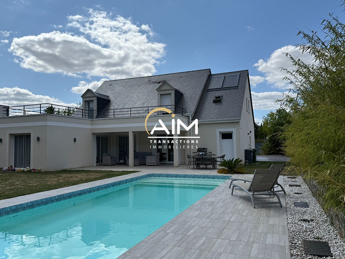 Villa in Saint-Cyr-sur-Loire, Centre-Val de Loire, France 3 - 17330659