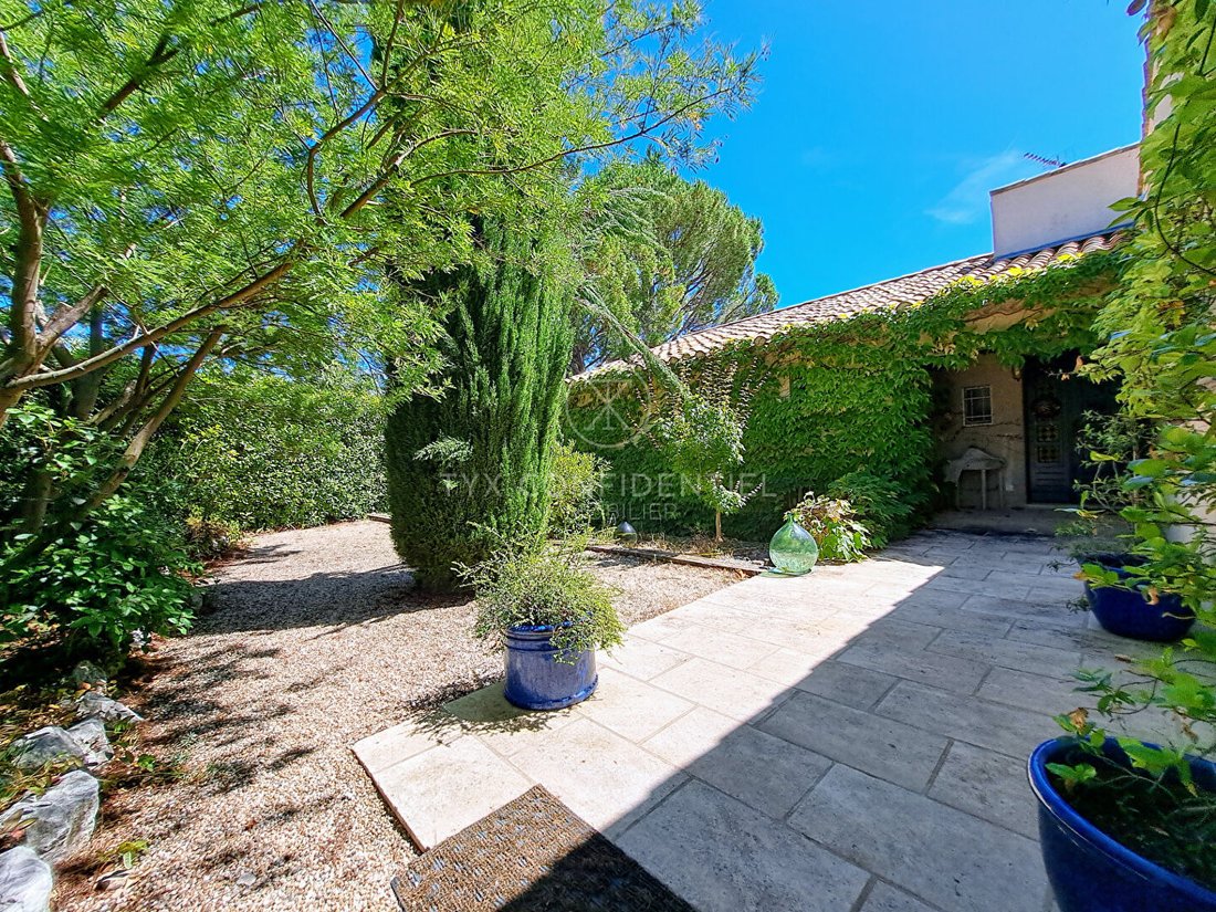 Villa in Saint-Rémy-de-Provence, Provence-Alpes-Côte d'Azur, France 3 - 17330633