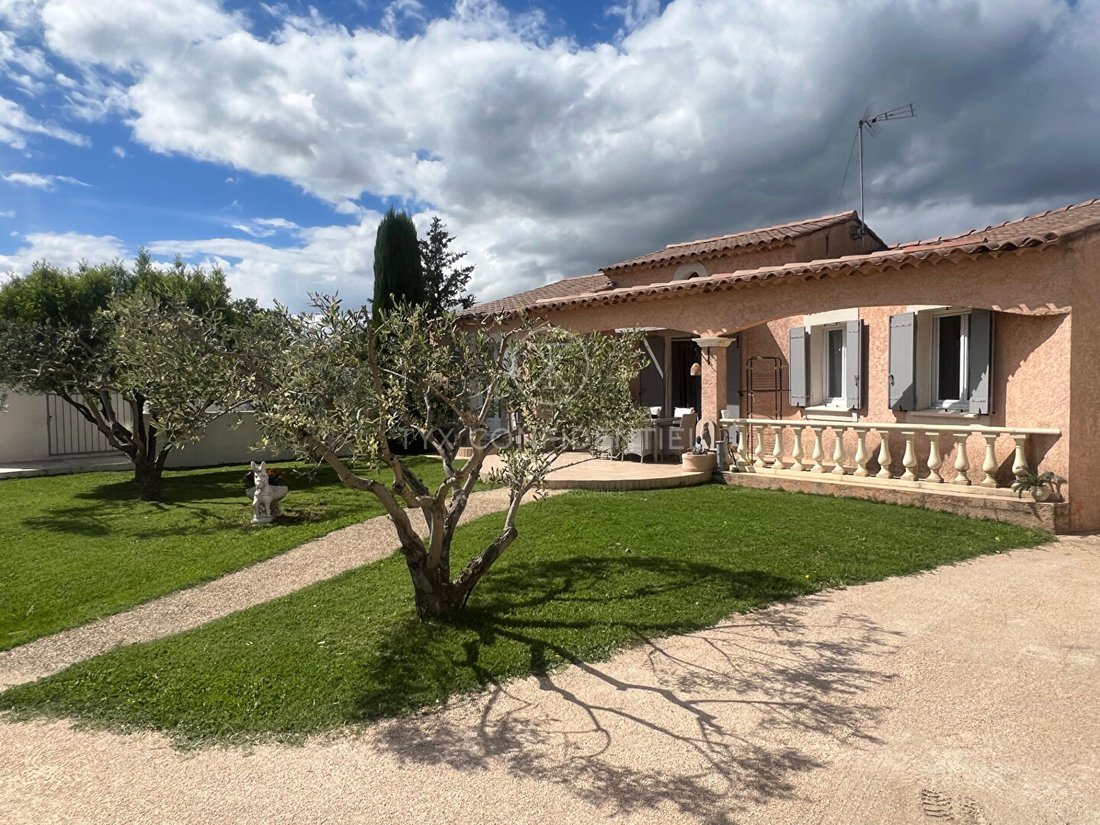 Villa in Saint-Rémy-de-Provence, Provence-Alpes-Côte d'Azur, France 2 - 17330697