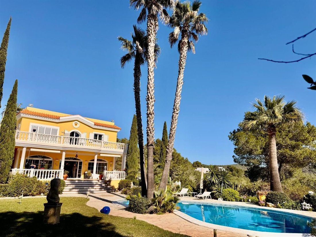 Villa in Sant Carles de Peralta, Santa Eularia des Riu, Balearic Islands 2 - 17330906