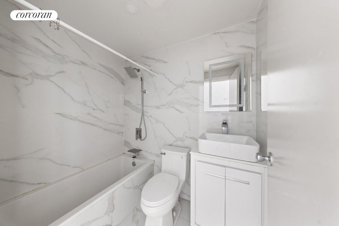 House in New York, New York, United States 3 - 17330875