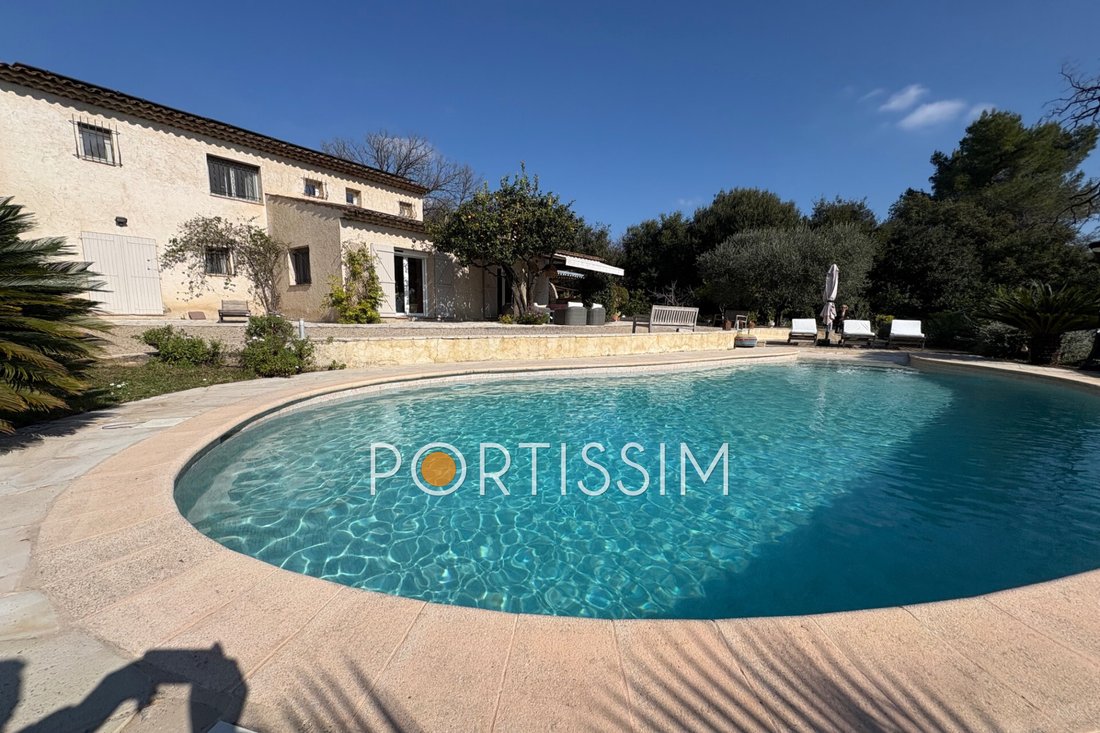 Villa in Saint-Paul-de-Vence, Provence-Alpes-Côte d'Azur, France 2 - 17332159