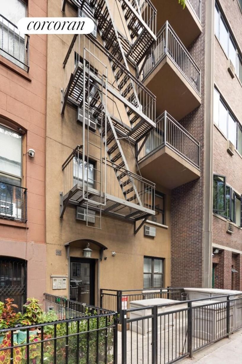 House in New York, New York, United States 1 - 17330875
